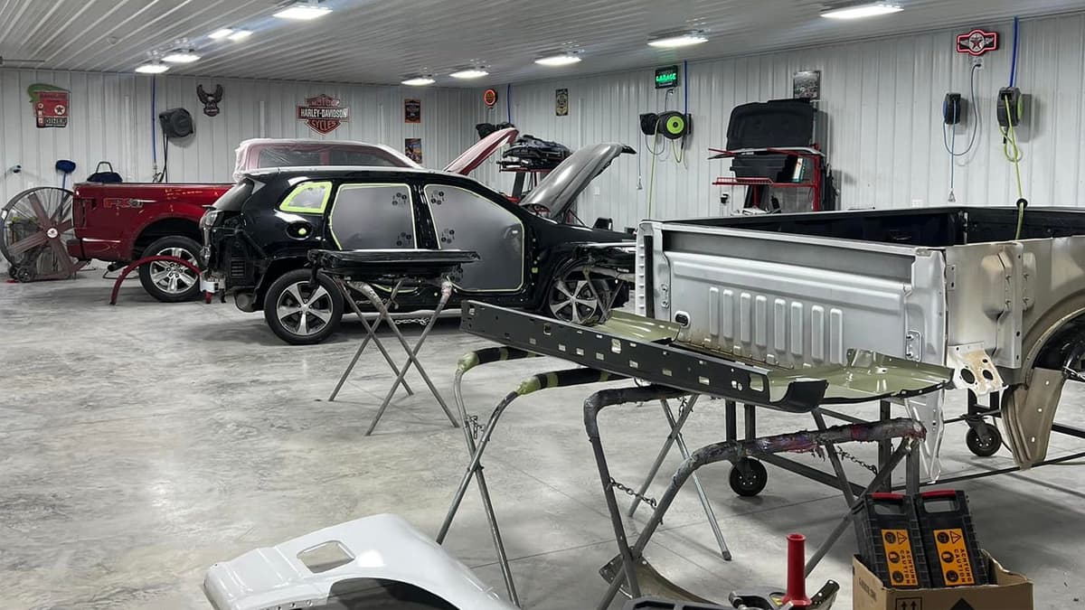 Clay’s Auto Body & Towing