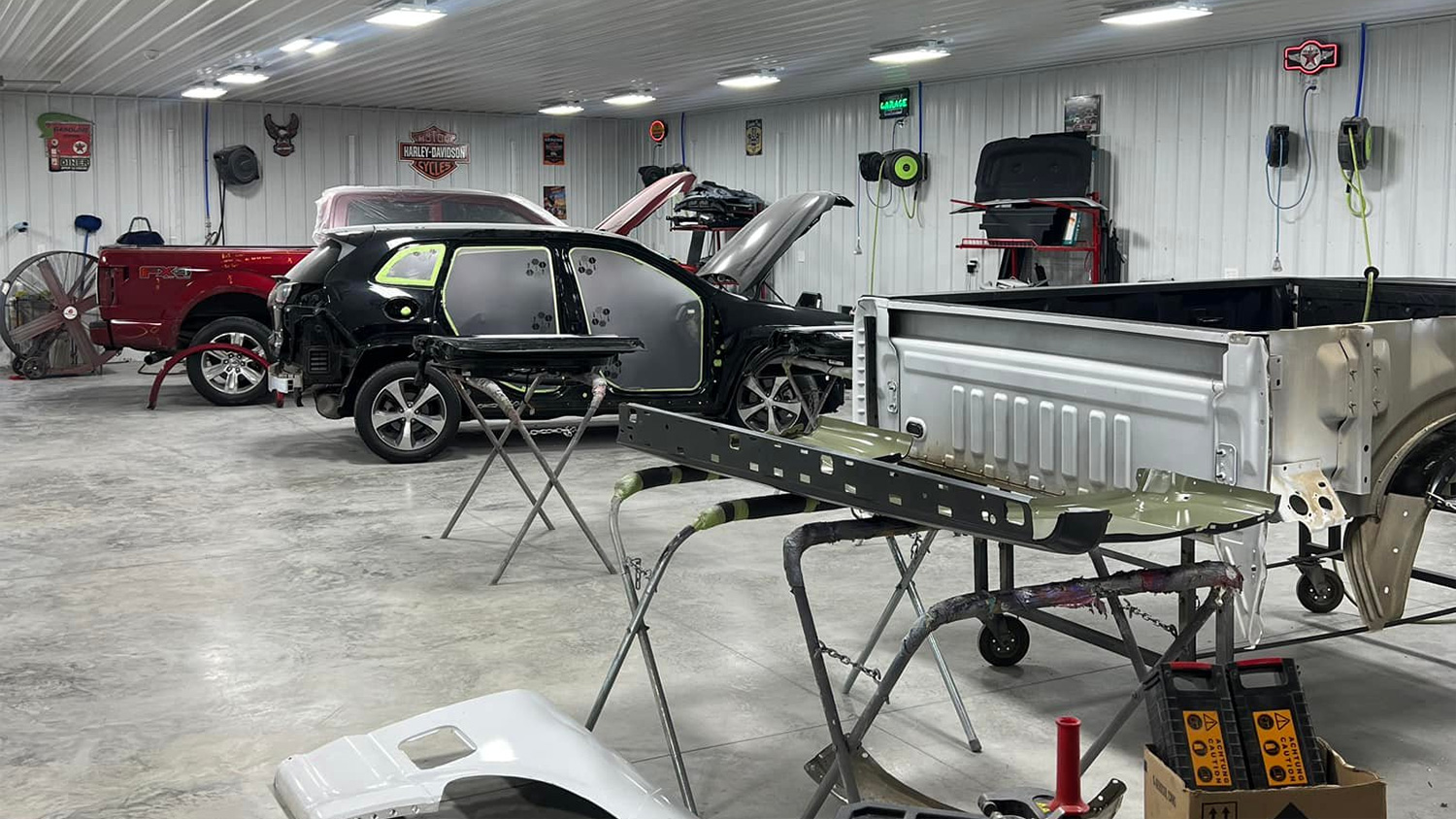 Clay's Auto Body & Towing