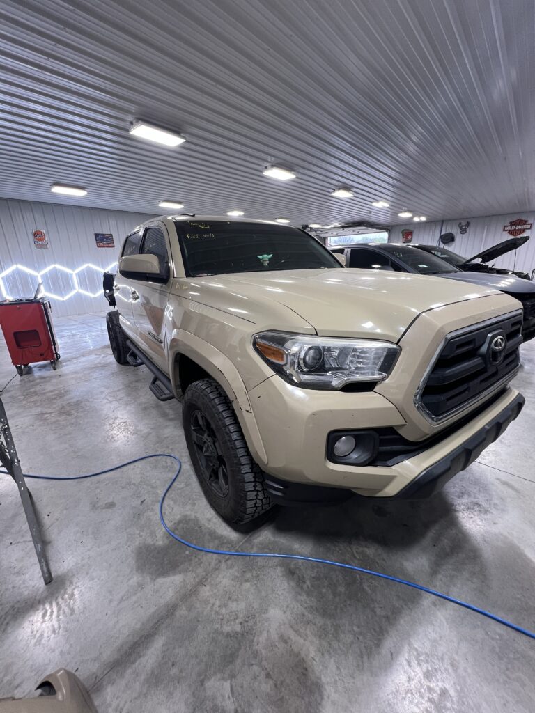 Clay's Auto Body & Towing Gallery Image 1